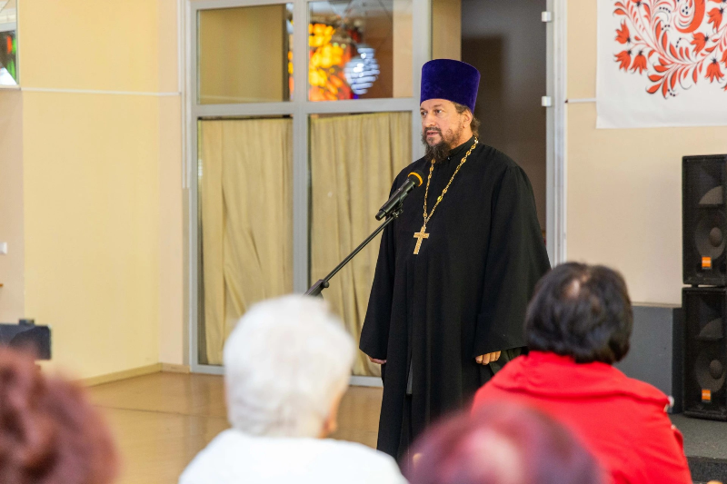 Иерей Димитрий Ткаченко раскрыл историю праздника Покрова Пресвятой Богородицы на тематическом мероприятии в РДК «Юбилейный» города Калач