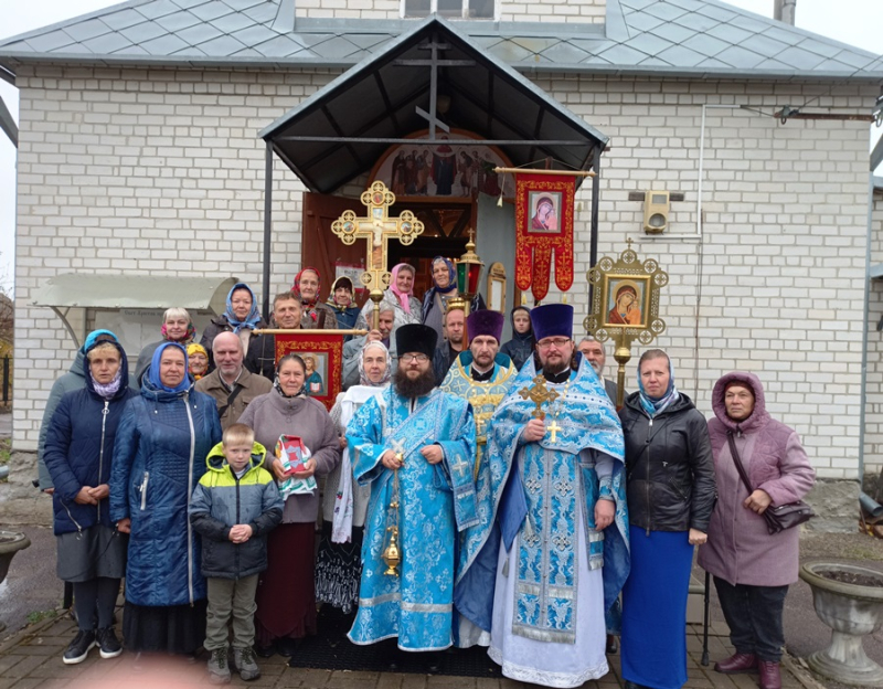 В селе Русская Тростянка состоялось торжественное богослужение