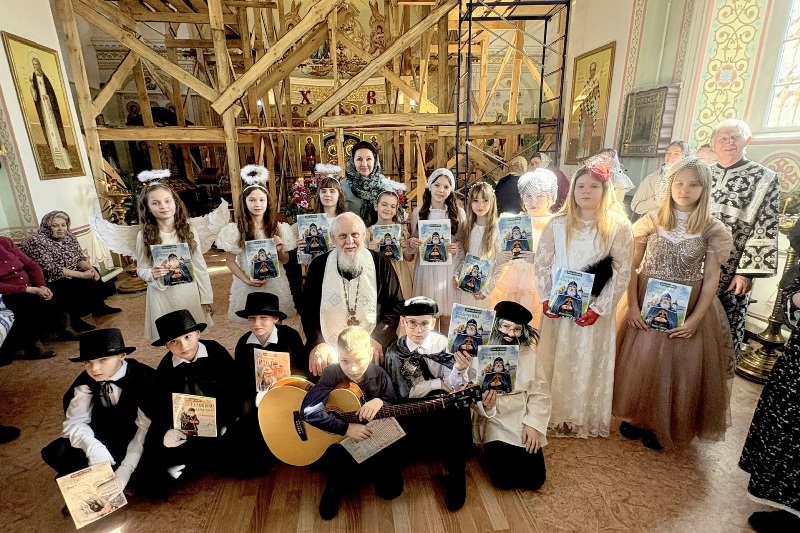 Учащиеся школы № 1 представили «ожившую притчу» на Дне православной книги в селе Петренково Острогожского благочиния