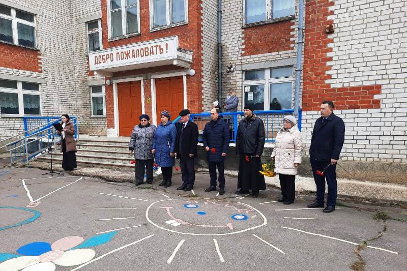 В Новотолучеевской ООШ Воробьевского района установили памятные доски выпускникам – участникам СВО