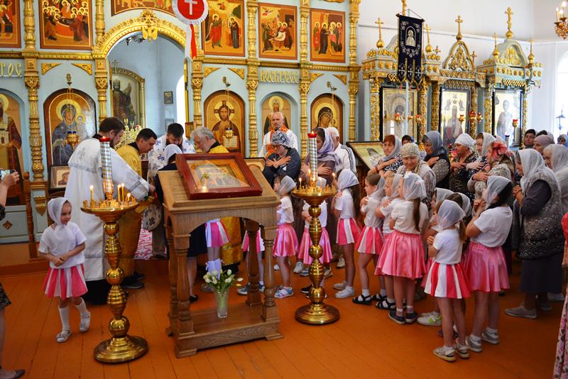 В поселке Каменка воспитанники МБДОУ «Детский сад «Теремок» приняли участие в таинстве Евхаристии