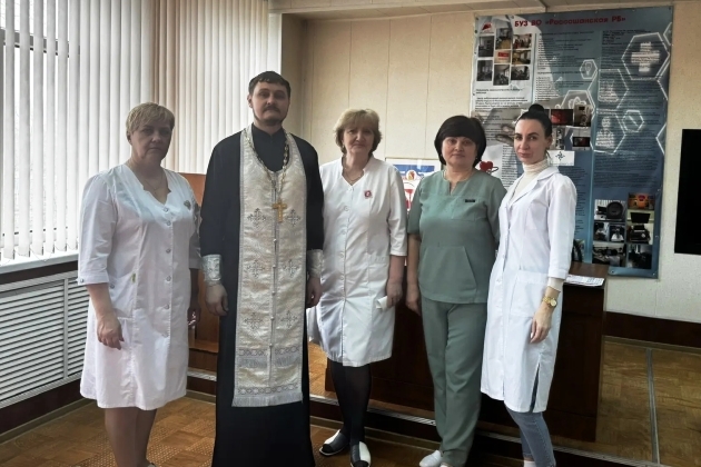 Клирики благочиния посетили родильные отделения Россошанской и Ольховатской районных больниц