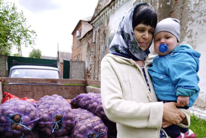 Районное потребительское общество передало несколько тонн овощей Петропавловскому храму