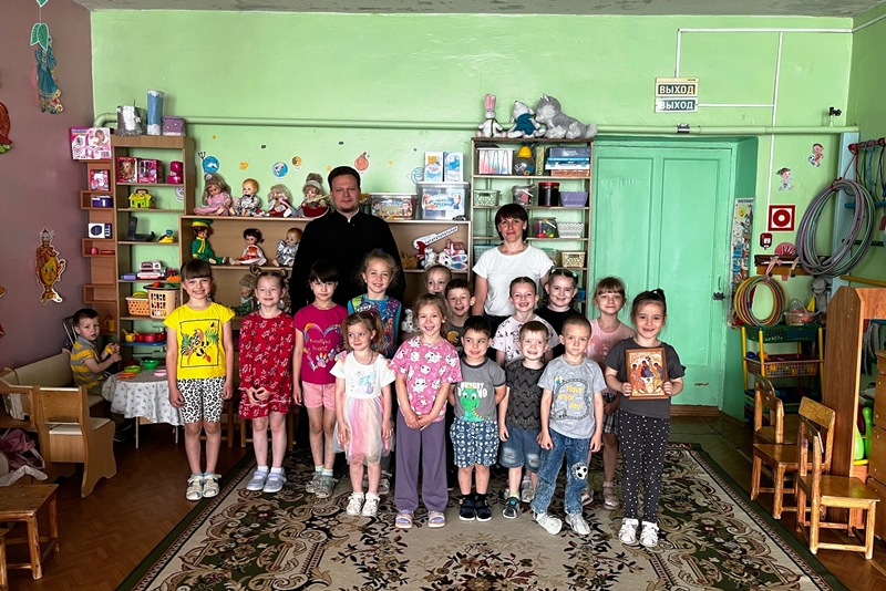 В Троицкую седмицу священнослужитель посетил «Детский сад № 6» города Россошь