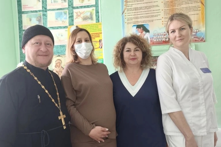 Священник посетил женскую консультацию районной поликлиники города Богучара