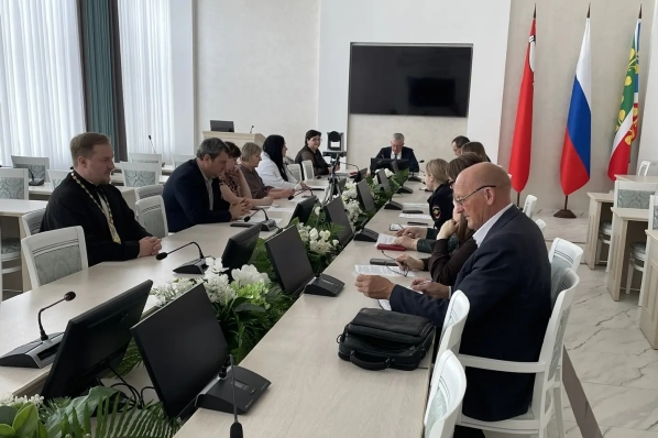 Клирик Россошанского благочиния принял участие в заседании межведомственной комиссии