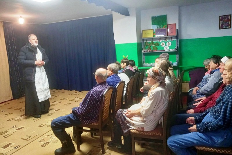 Иерей Евгений Чайкин посетил насельников Богучарского психоневрологического интерната