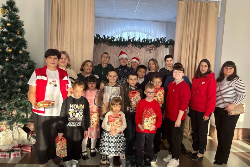 В городе Россоши учеников СОШ № 25 поздравили с наступающим Рождеством Христовым