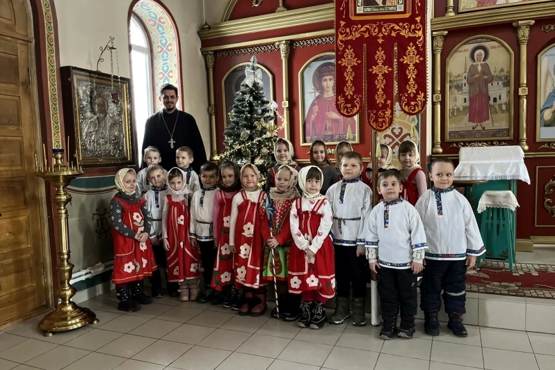 В Рождественские святочные дни воспитанники Митрофановского детского сада посетили храм
