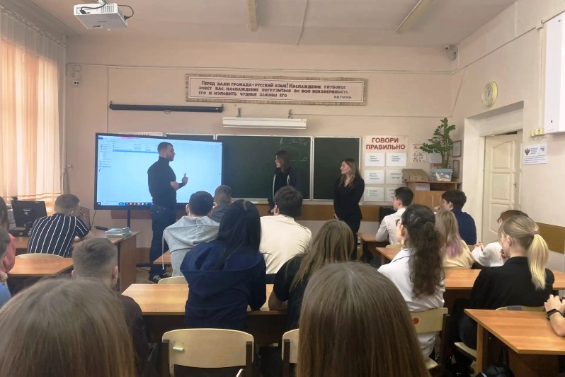 В школе № 25 города Россоши состоялась интерактивная лекция на тему «Как химические вещества влияют на психику и мозг, разрушая понятия счастья и удовольствия»