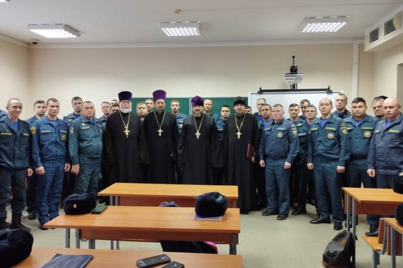 В Каменском благочинии священник принял участие в Митрофановских чтениях, которые прошли на базе Воронежского института повышения квалификации сотрудников ГПС МЧС России