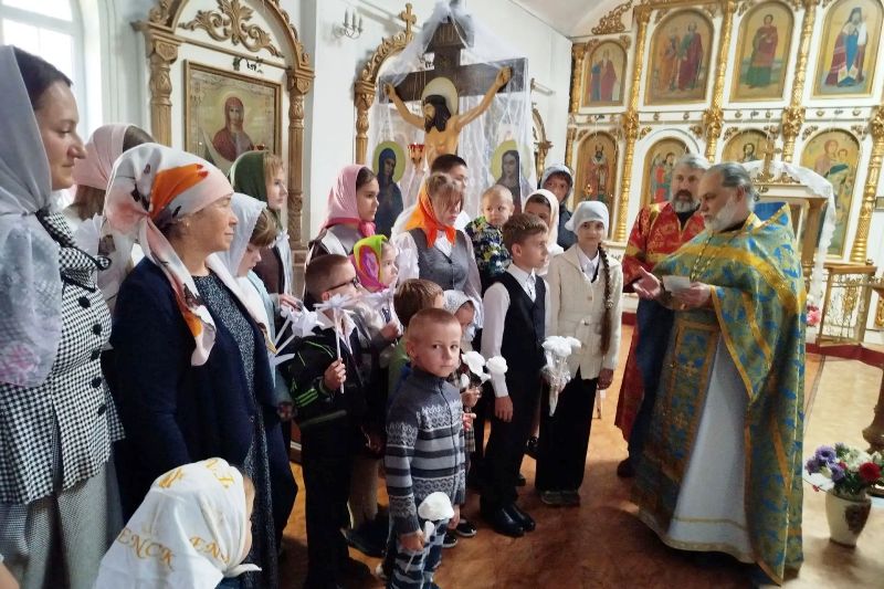 Благотворительная акция «Белый цветок» объединила молодежь и прихожан храма в селе Терновое Острогожского церковного округа