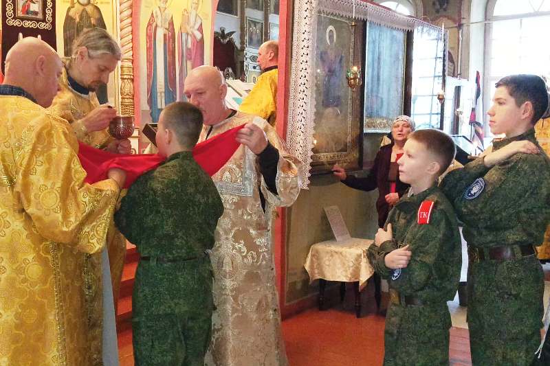 Воспитанники Острогожского филиала Горожанского казачьего кадетского корпуса приняли участие в Божественной литургии
