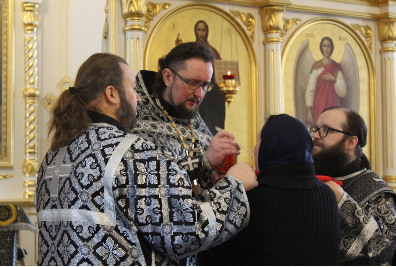 В Тихоновском соборном храме была совершена первая в этом году Литургия Преждеосвященных Даров 