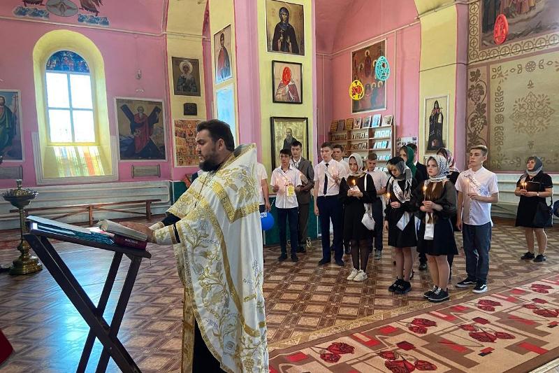 В храме Вмч. и Целителя Пантелеимона села Пришиб Калачеевского района совершен чин молебного пения перед сдачей экзаменов