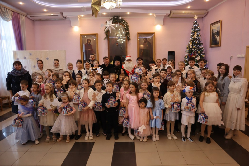 Архипастырь поздравил воспитанников воскресной школы «Добро» при Свято-Ильинском кафедральном соборе города Россошь с Рождеством Христовым