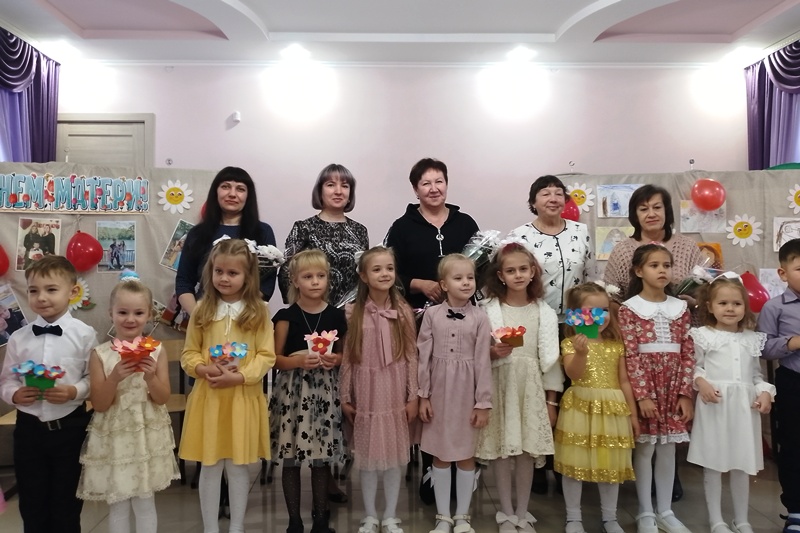 В духовно‑просветительском центре во имя свт. Тихона Задонского г. Острогожска состоялся праздничный концерт, посвященный Дню матери