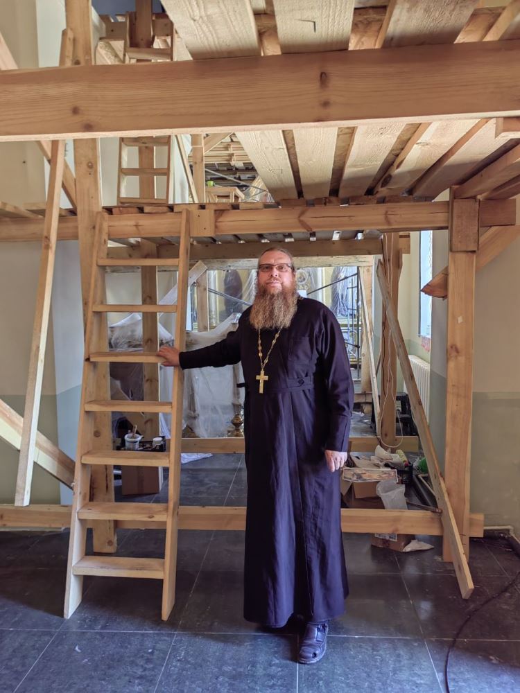 Руководитель Епархиальной строительной комиссии проверил ход ремонтных и строительных работ в приходах Россошанской епархии.