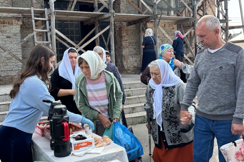 На приходе храма Вознесения Господня города Калач была проведена благотворительная ярмарка