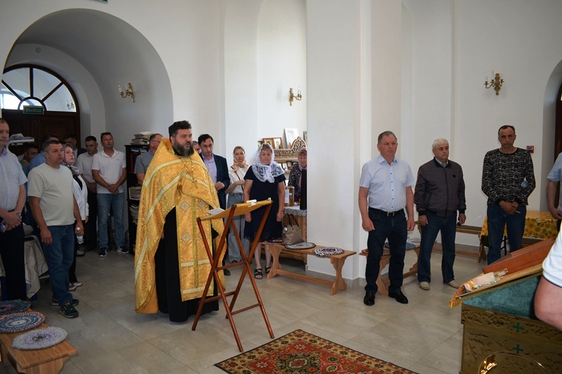 Совещание аграриев Калачеевского района началось с молитвы в храме Святой Живоначальной Троицы села Новомеловатка