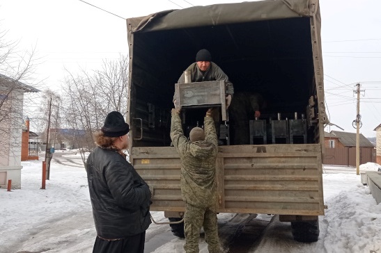 Воинам полка 4-й танковой дивизии переданы печи-буржуйки