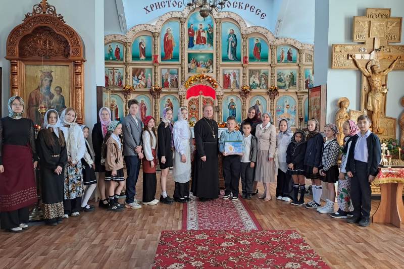 Настоятель Преображенского храма села Заболотовка провел познавательную встречу со школьниками