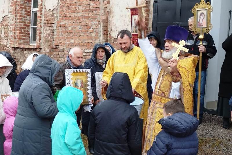 В храме Преображения Господня села Заброды Калачеевского района молитвенно встретили престольный праздник