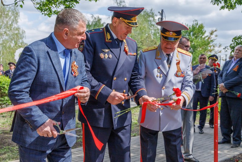 В Парке Защитников Отечества г. Калач торжественно отрыли Аллею Славы ветеранов органов внутренних дел