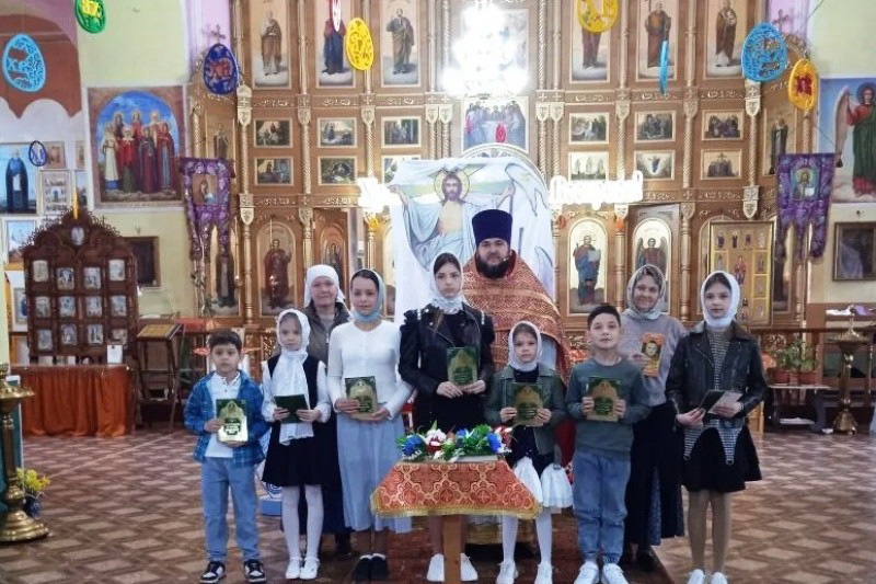 В храме святого великомученика Пантелеимона села Пришиб Калачеевского района состоялся детский пасхальный праздник