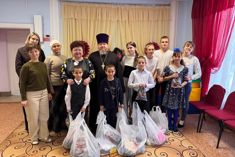 Священник посетил Верхнемамонский социально – реабилитационный центр для несовершеннолетних «Надежда»