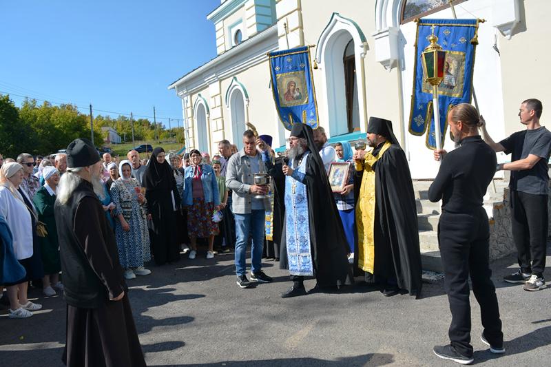 Престольный праздник в селе Верхний Карабут: торжества в честь Рождества Пресвятой Богородицы