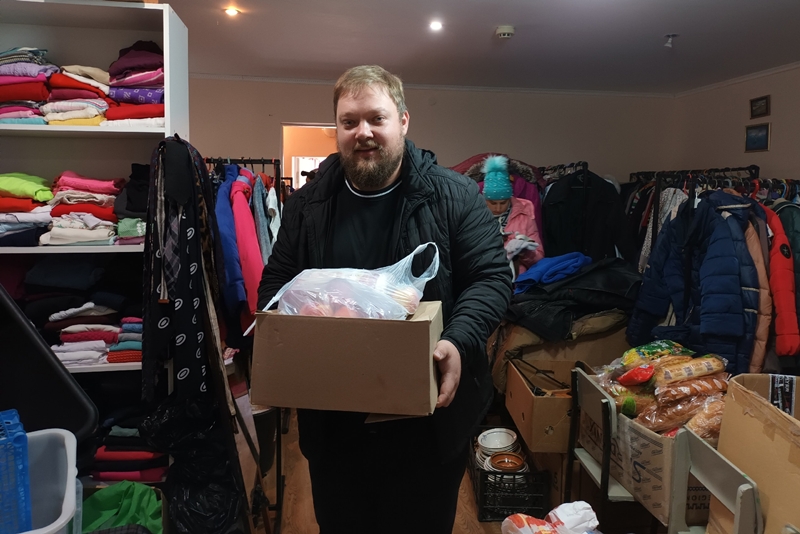 Острогожский гуманитарный центр передал продуктовую помощь нуждающимся