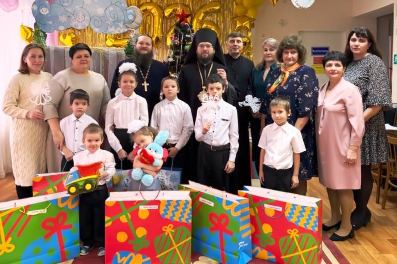 Глава Россошанской епархии посетил детский социально-реабилитационный центр для несовершеннолетних в городе Россошь