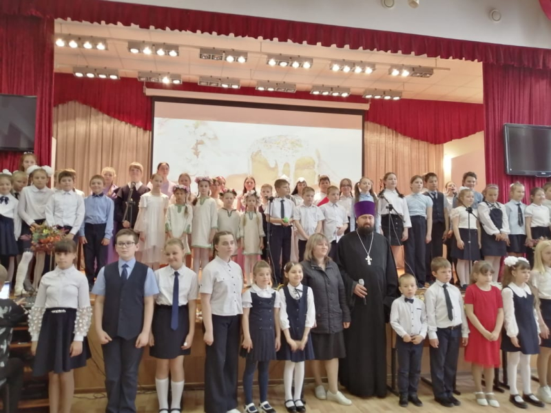 В Подгоренской средней общеобразовательной школе № 1 прошёл концерт, посвящённый празднику Пасхи