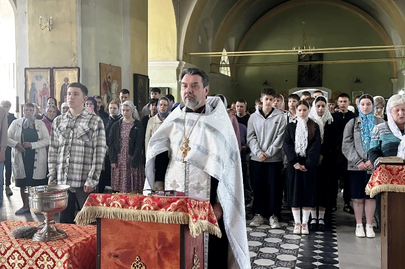 В день Святого Духа — молитва перед экзаменами