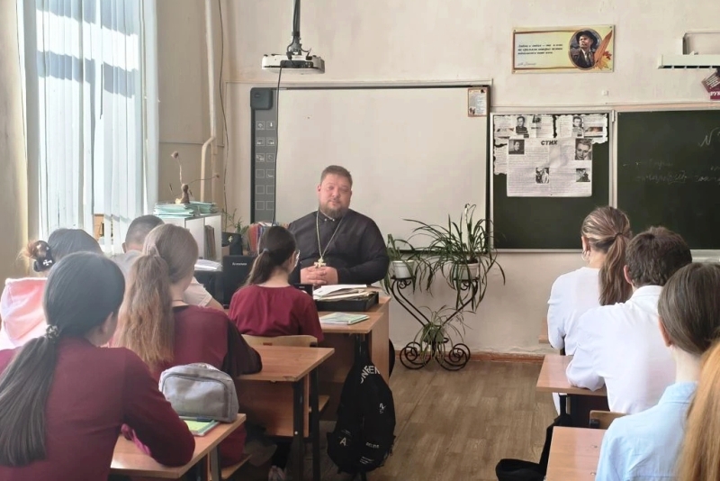 В школе села Коротояк Острогожского благочиния прошла беседа, посвященная Дню славянской письменности и культуры