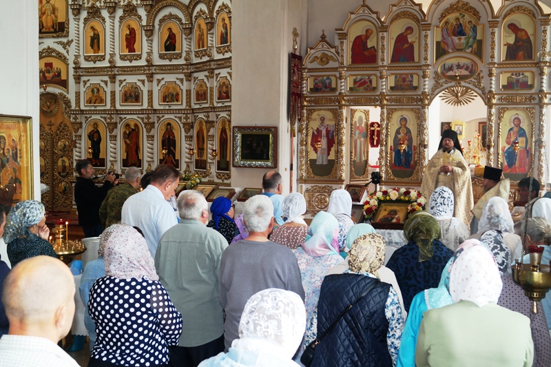 В Свято-Митрофановском храме села Верхний Мамон молитвенно отметили престольный праздник