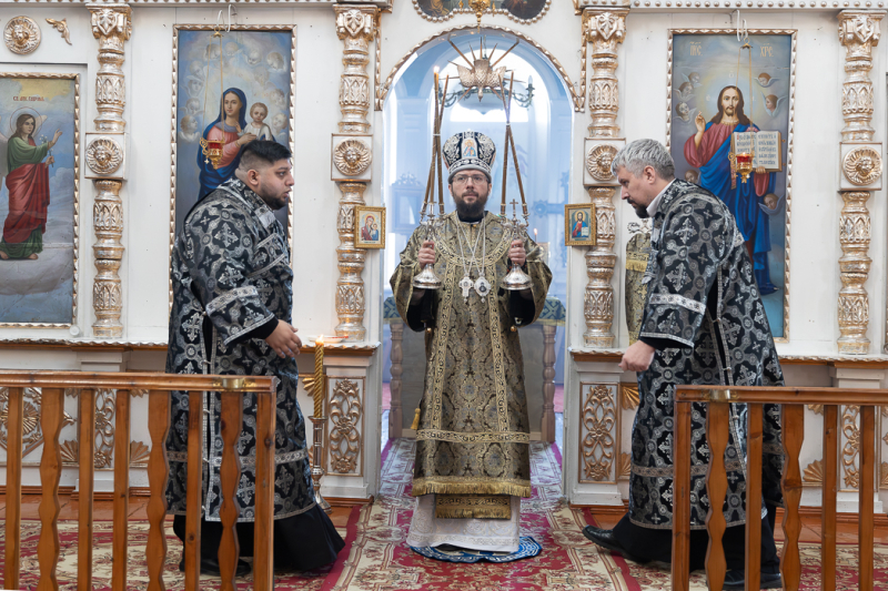 В среду 3-й седмицы Великого поста епископ Дионисий совершил Литургию Преждеосвященных Даров в храме иконы Божией Матери «Казанская» с. Новотолучеево