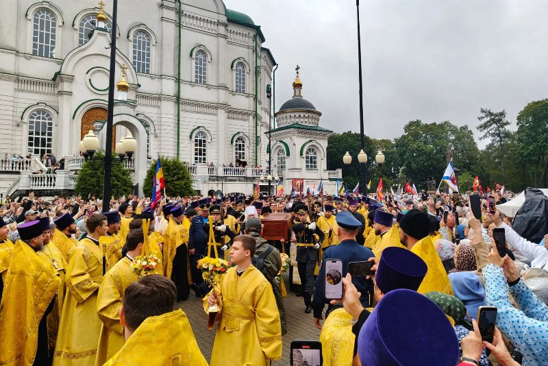 Духовенство и миряне Каменского благочиия приняли участие в общегородском крестном ходе в Воронеже