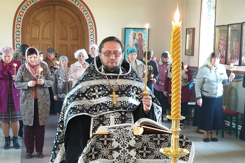 В Митрофановке совершили утреню с чтением двенадцати Страстных Евангелий