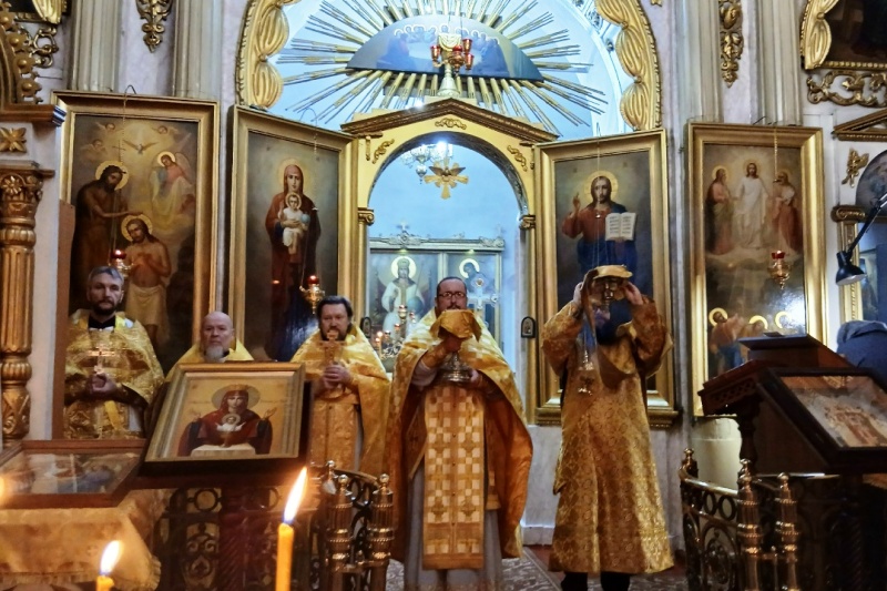 В день памяти святителя Тихона, патриарха Московского и всея Руси, в Преображенском храме г. Острогожска совершена соборная литургия