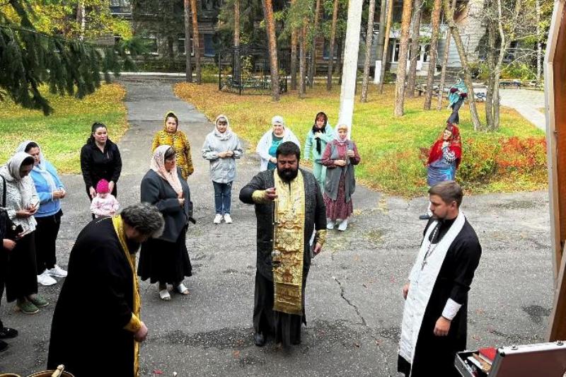 Духовенство города Павловска совершили чин освящения БУЗ ВО «Павловский санаторий для детей с родителями имени Ивана Георгиевича Менжулина»