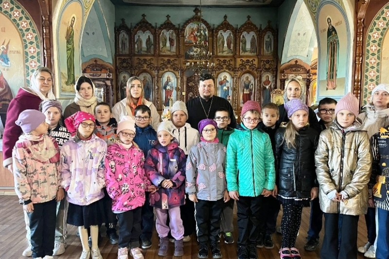 Покровский храм г. Павловска посетили ученики КОУ ВО "Павловская школа-интернат №2"