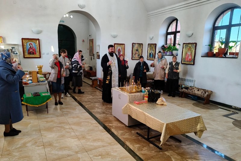 В храме  в честь иконы Сергия Радонежского пгт. Подгоренский помолились о безвинно пострадавших