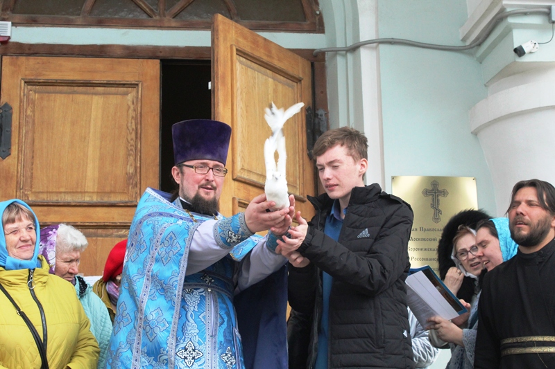 В праздник Благовещения Пресвятой Богородицы в Тихоновском соборном храме Острогожска совершено торжественное богослужение