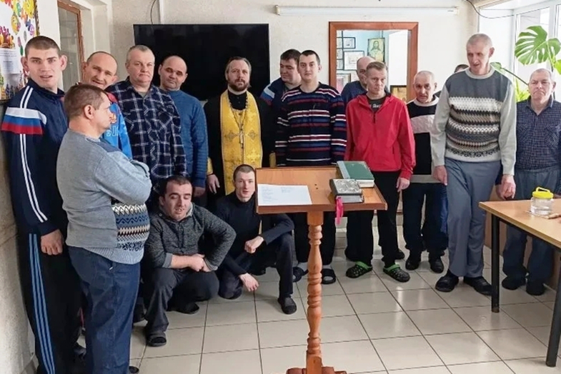 Духовное окормление: настоятель Михайло‑Архангельского храма села Воробьевка посетил насельников Березовского психоневрологического интерната