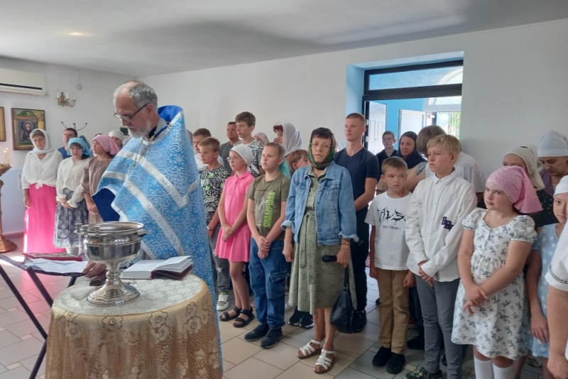 Молебен на начало нового учебного года в храме в честь иконы Божией Матери «Спорительница хлебов» села Галиевке