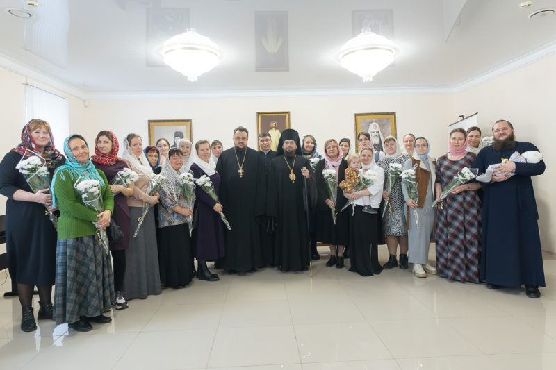 Правящий Архиерей провел праздничную встречу с супругами клириков Россошанской епархии