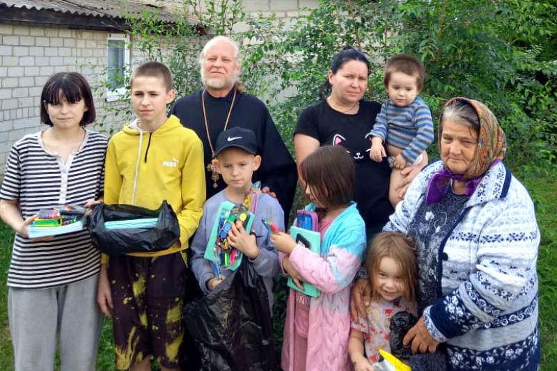Благотворительная акция «Собери ребёнка в школу» прошла в Репьевском благочинии