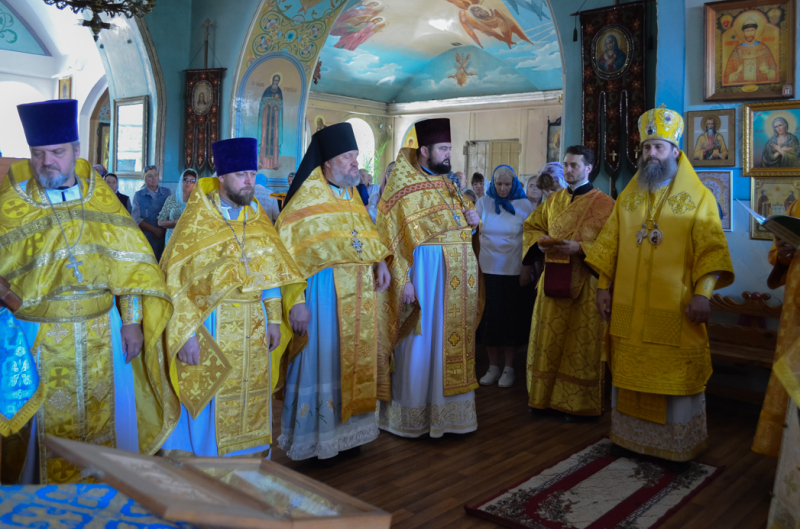 Преосвященнейший Гавриил, епископ Соликамский и Чусовской, совершил Божественную литургию в храме Покрова Пресвятой Богородицы города Павловска
